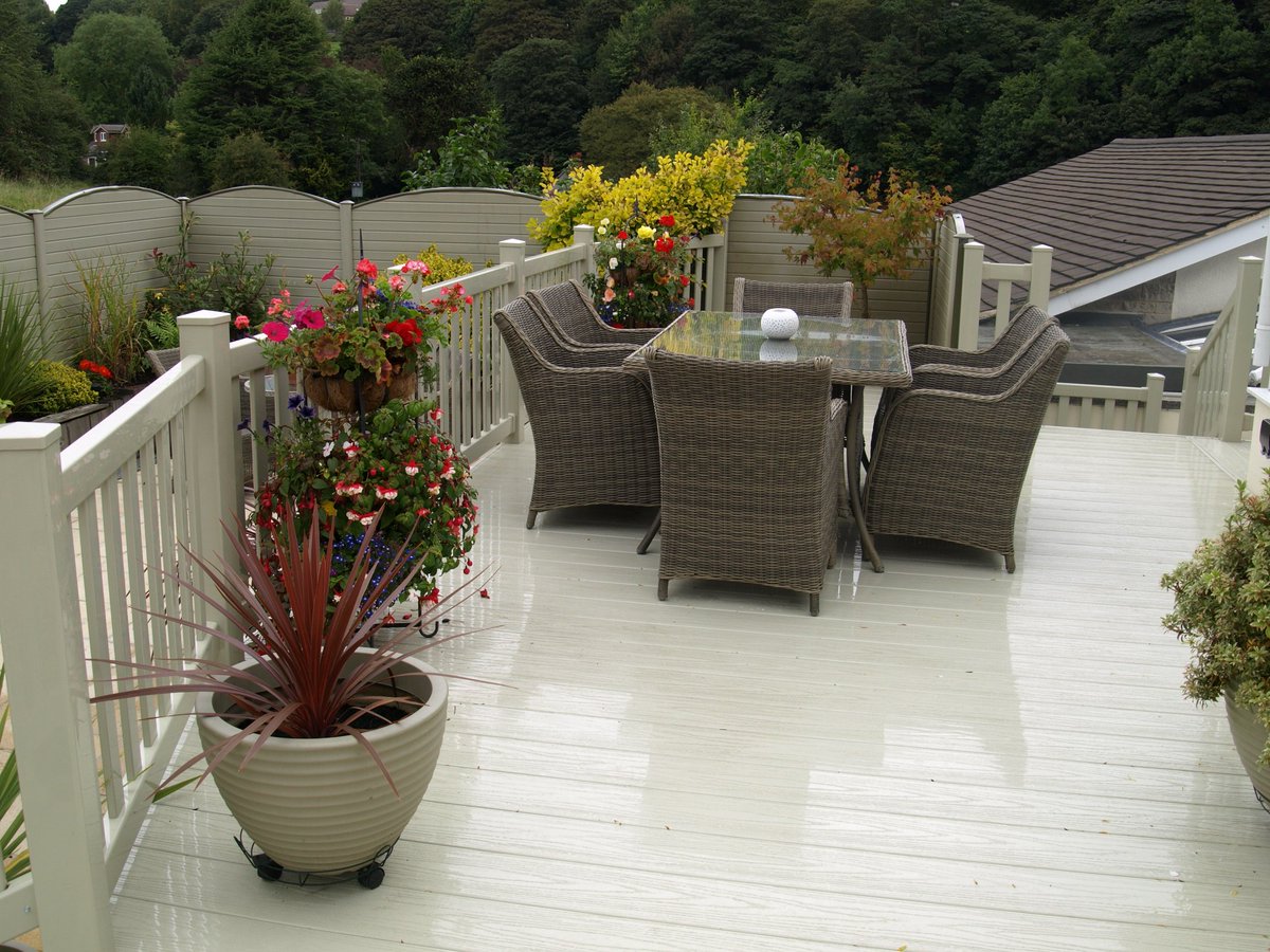 Fensys offer premium eco deck boards which are manufactured with a partially recycled base material and combine traditional colours with a dual grain pattern. They are available in cream and beige.
