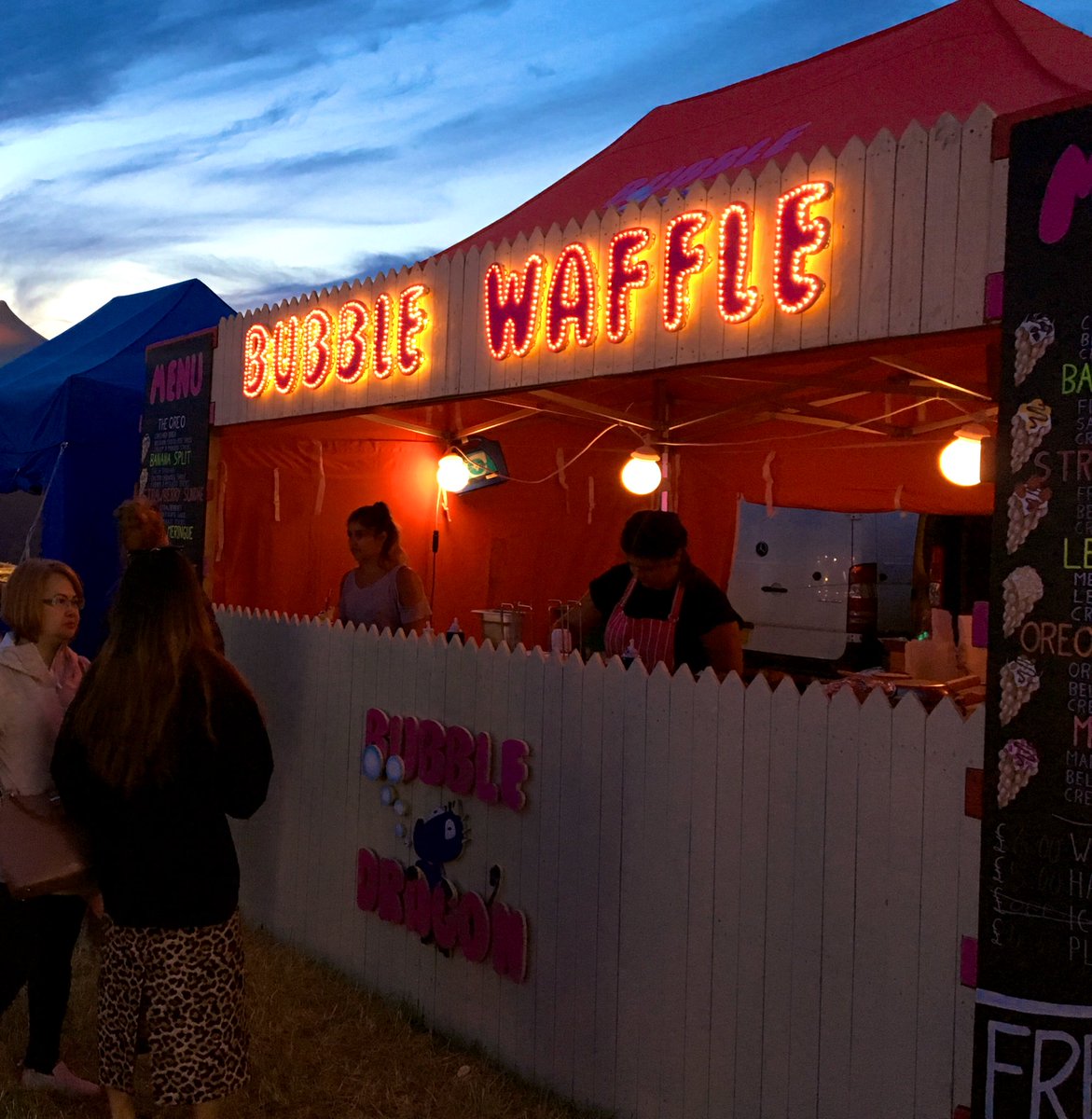 bubbledragonco's tweet photo. Busy week for the #bubblewaffles. 12-13th it’s @dixiefieldsfest then 15-19th we are at @uniofeastanglia for graduation week and then on the 20th it’s the fabulous @info_buckfest      Gonna be shattered by the end of this but it’s great and we love it. https://t.co/FASEopZ5FZ