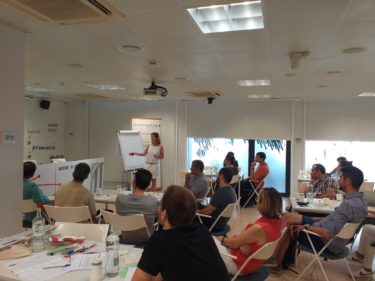 fagomsan's tweet photo. Today in @accio_cat with @MichelaBertero giving a workshop for #tecniospring about #openscience and #openaccess to publications an #Researchdata https://t.co/E8tBxvF2sQ