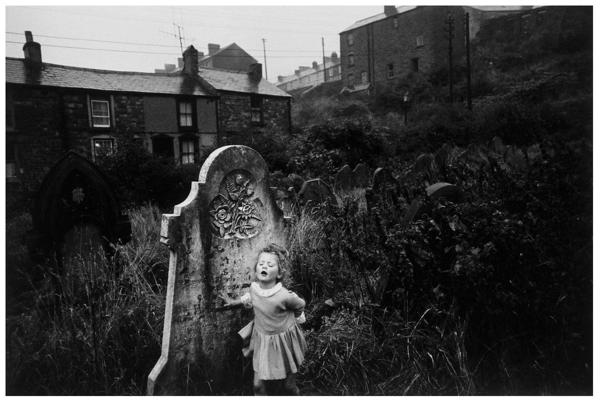 hellohistoria's tweet photo. “I suggested researching the names on the headstone that the young girl is stood next to. Those names were 'Sarah' and 'Roger Christopher...”

My research on this photograph taken by Bruce Davidson in 1965.

https://t.co/C3eH83KRJT @MagnumPhotos #Wales #History https://t.co/tIK1tPy4Af