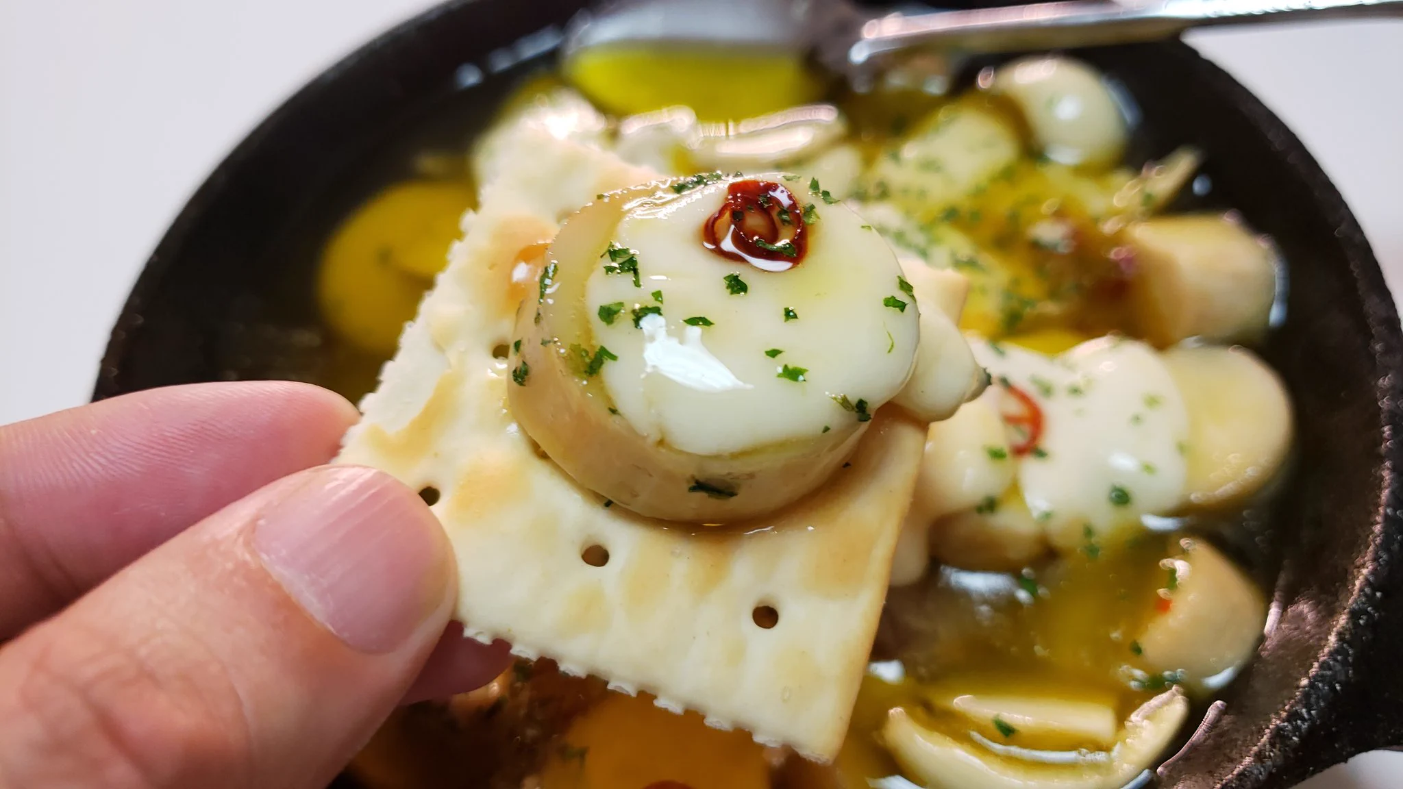「さけるチーズのアヒージョ」本気で旨い・とろけたチーズとエリンギの食感が異世界に誘う!!!!!!!!!