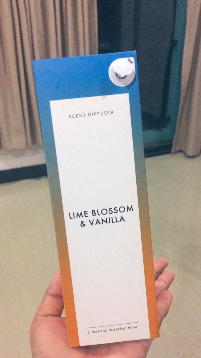 lamalila_m's tweet image. รีวิวน้ำหอมวางในห้องของ miniso จ้าา

กลิ่นห้องนอนคุณหนูดูผู้ดีมว้ากก หอมละมุน เบาๆ ผ่อนคลาย หอมแบบแค่ยืนไขกุญแจหน้าห้องกลิ่นก็ทะลุออกมาแล้ว เข้าห้องมาได้กลิ่นคือพร้อมนอน ละขวดสีสวยเว่อออ ไปซื้อออ!!

📍พิกัด  miniso ราคา 259 บาท
#ไว้รีวิวห้ามขายของโว้ยย #howtoperfact #รีวิวminiso