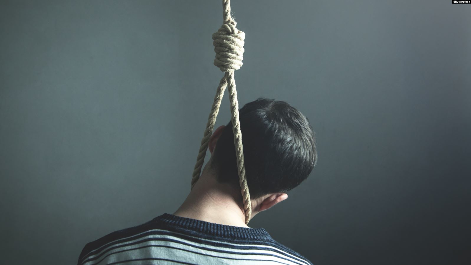 Самоубийство повешение. Вешаются ли. Повешенные на дверной ручке. Вешаются ли. Вешаются ли.