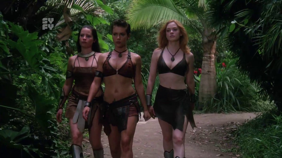MaxCharmed's tweet photo. A sneak peek at #Charmed season 6 in HD! MASTERPIECE! @CBSHE release all 8 seasons in Bluray! Oh and btw this is the show we like! Not that cheap low budget teen drama reboot! @CBSTVStudios  #BringCharmedBack #BringBackCharmed https://t.co/JpCTvkl87c