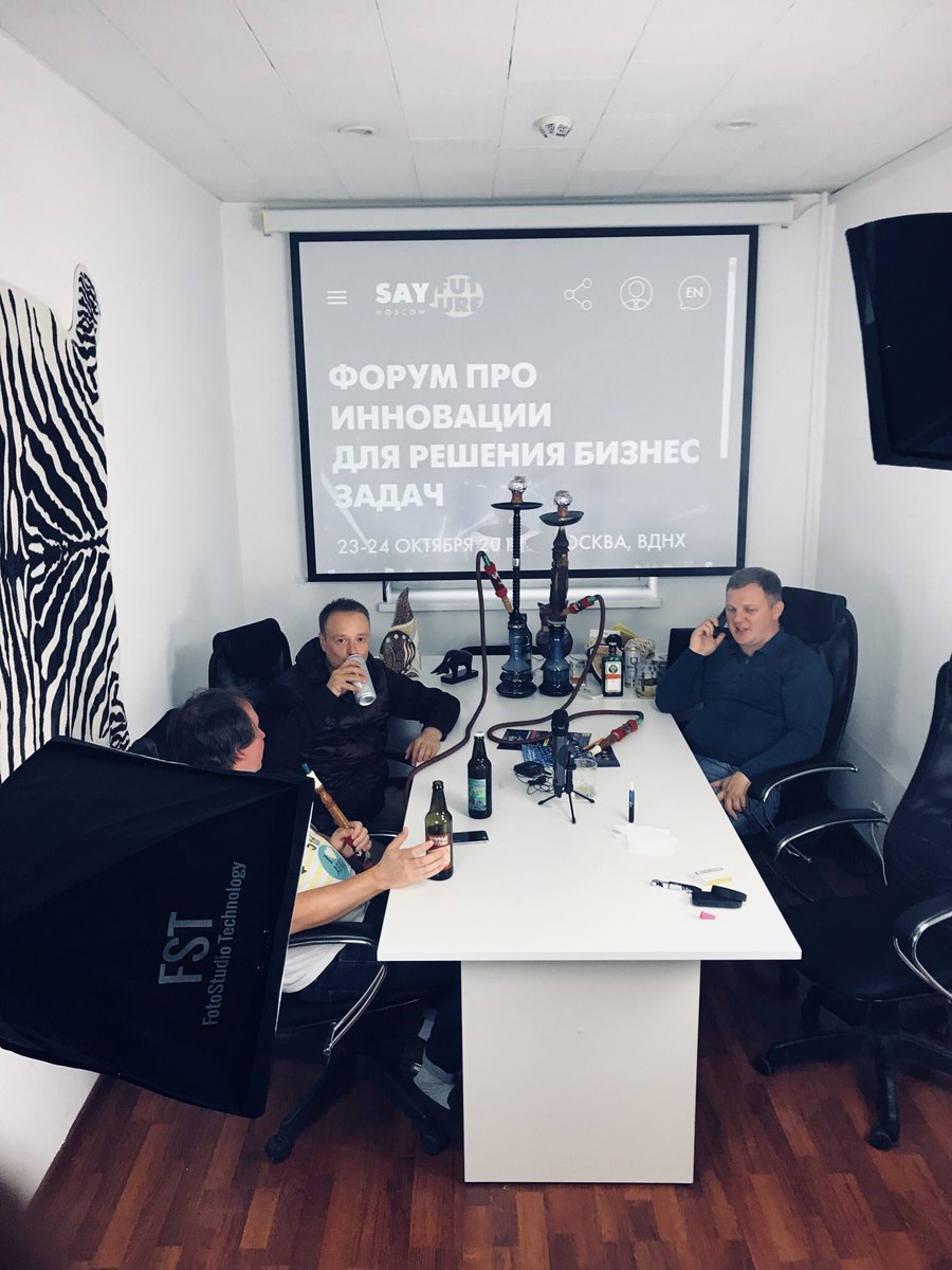 DShelestov's tweet photo. Работают люди, вкалывают :) пятница, правда .. что-то записывают. Готовятся к #SAYFUTURE https://t.co/49ifPk8NlR Гостеприимный https://t.co/FWugnTVqOS https://t.co/UUoGUOU65c