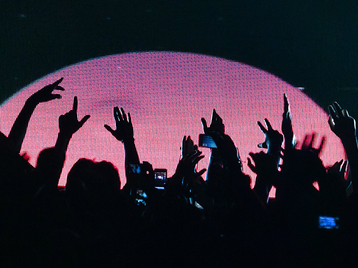 elle_tealdi's tweet image. 25 anni di carriera e 12 di separazione: scommettiamo che stasera parecchie persone verranno a sentire J-Ax e Dj Jad?
-
#EstateSpettacolo19
#25anniversary 
#OstiaLido
#jaxlive
#articolo31