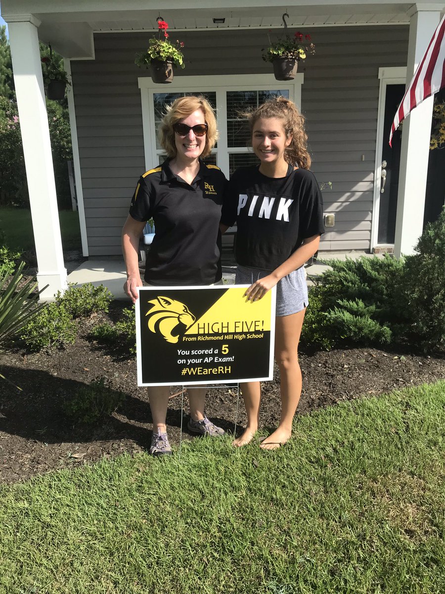 GidgetFettes's tweet photo. Congratulations Chloe-Marie Ricciardi! @RichmondHill_HS @DebiMcNeal #APpatrol @slemmns https://t.co/b1OllMdjv9