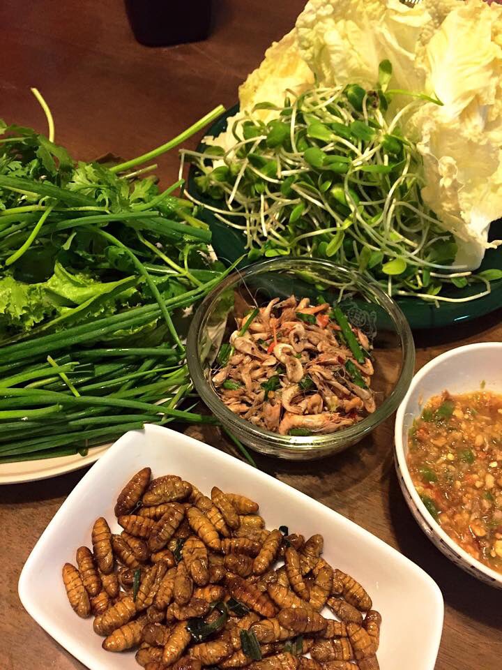 BlacklistSecret's tweet photo. ก้อยกุ้ง ดักแด้คั่ว ป่นปลา ผักสด https://t.co/oFpeE5a4dm