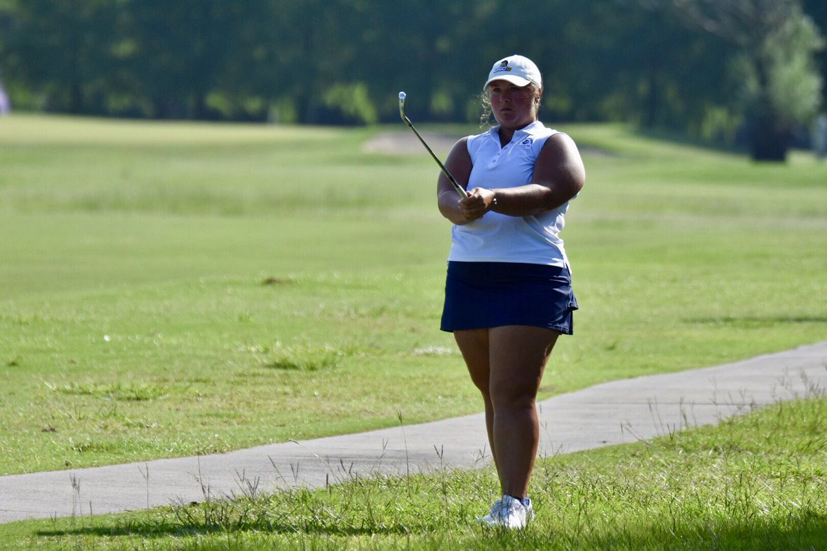 CGAgolf1909's tweet photo. Anna Grace Brock is 1 up thru 4 in the girls’ championship match at the #SCJuniorMatchPlay Follow along with live scoring here 📲 https://t.co/al4WCyEwQH https://t.co/0m197XKLkx