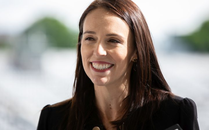 icircpremiere's tweet photo. La première ministre Néo-Zélandaise Jacinda #Ardern a déposé le budget #bonheur. Cibles: violence domestique, pauvreté des enfants, problèmes de santé mentale, suicide, la situation des peuples indigènes, transition numérique et soutenir le développement durable. #bientendu https://t.co/zDr73key76