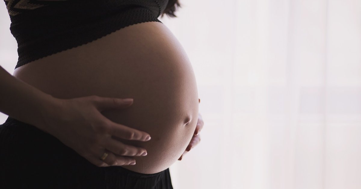 uOttawa's tweet photo. La vaccination contre la grippe pendant la grossesse est sans danger pour la mère et l'enfant, selon une nouvelle étude @CHEOhospital et @uOttawaMedFR🤰 https://t.co/b1zqS2COHu https://t.co/UmnensvgV3