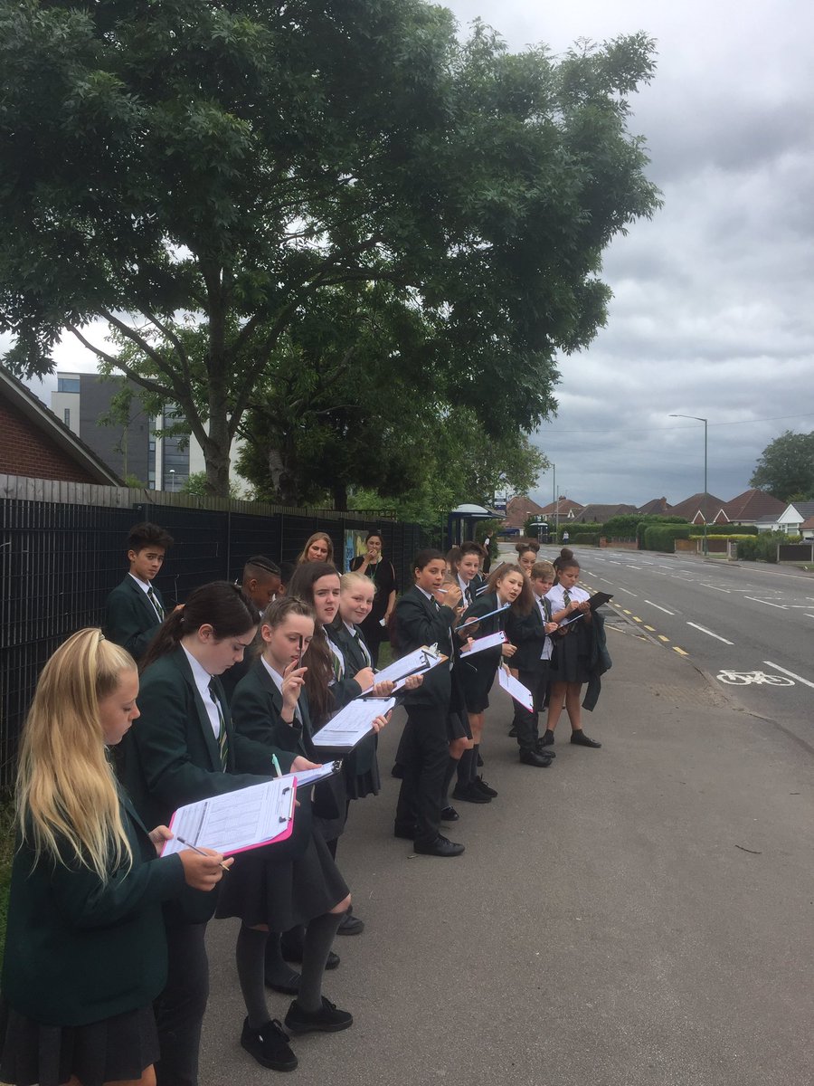 GeographyTGAK's tweet photo. Counting cars.... #fieldwork #geography 🚗🚕🚙📋 https://t.co/wwCWa4FShU