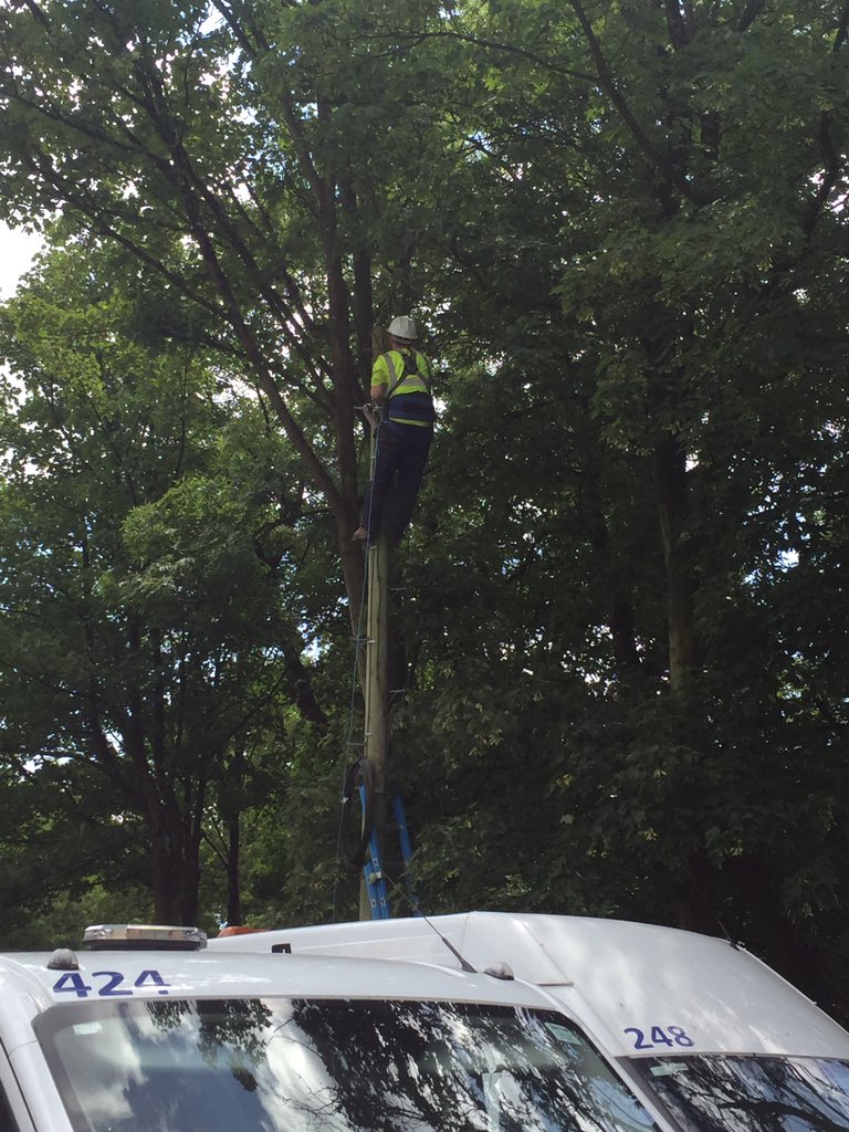 llancarfan's tweet photo. Busy day for the installation teams in #Llancarfan, plenty of Fibre being installed today! It’s incredible to see this project unfolding on a daily basis 😁 #ultrafast #fibre #broadband @WeAreOpenreach #CFP https://t.co/8GsDTcWdcf