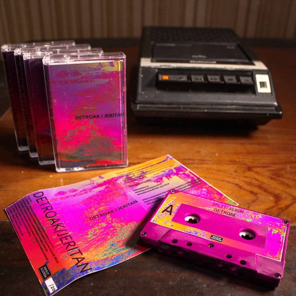 OUT NOW!

Detroak/Jeritan split

Harsh noise split from Jeritan (Samarinda) and Detroak (Tulungagung)

Released with C-40 cassette tape limited 20 copies

IDR: 25 K (exclude shipping) 

For order :

Email: hirangrecords666@gmail.com
WA: +62857-5373-5551