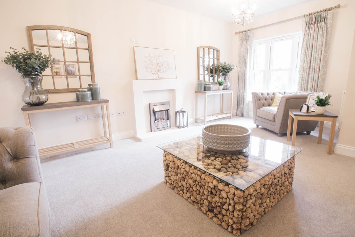 EdenstoneGroup's tweet photo. Itโs #SimplicityDay โ why not take the opportunity to #declutter your home by removing items that are simply taking up space #SimpleStyling https://t.co/4vhR2e9b4V