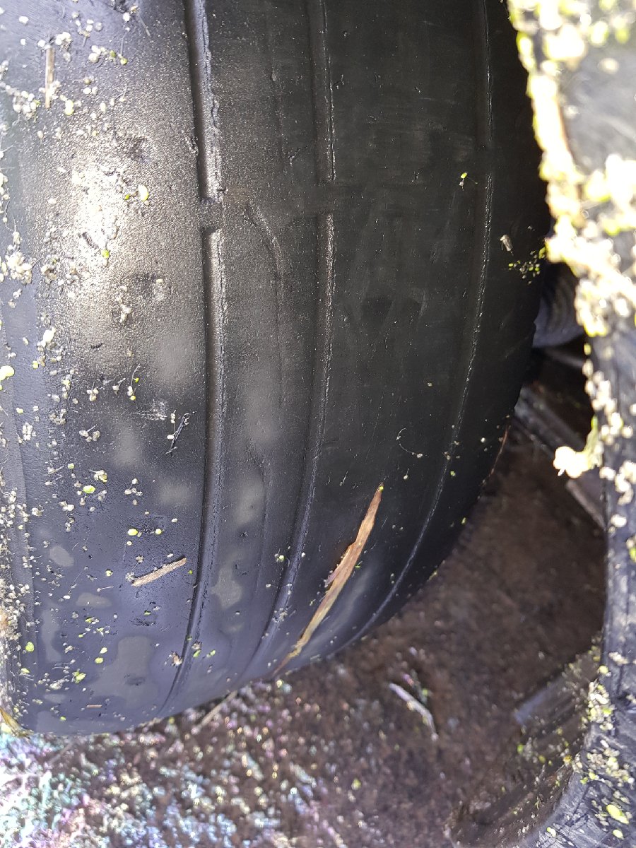 Illegal tyres and speed don't mix. Driver and passengers fled but later located by @ruralcrimeteam
Driver reported for numerous offences.
#partnershipworking
#nolicence #nomot #noinsurance
@gwentpolice