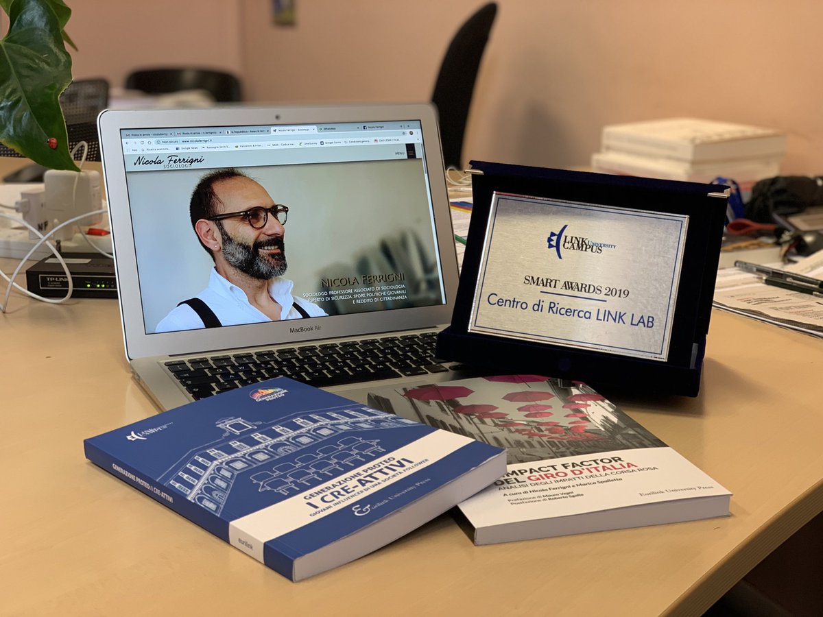 LinkLab_LCU's tweet photo. SMART AWARDS 2019 🏆

Durante il Gran Galà 2019 alla @LinkCampus, il Laboratorio di Ricerca Sociale Link LAB, diretto dal prof. @nicolaferrigni, è stato premiato per le sue attività di ricerca.
Tra tutte il fiore all’occhiello: l’#OsservatorioGenerazioneProteo. 🎉 https://t.co/DLmepIAGy6