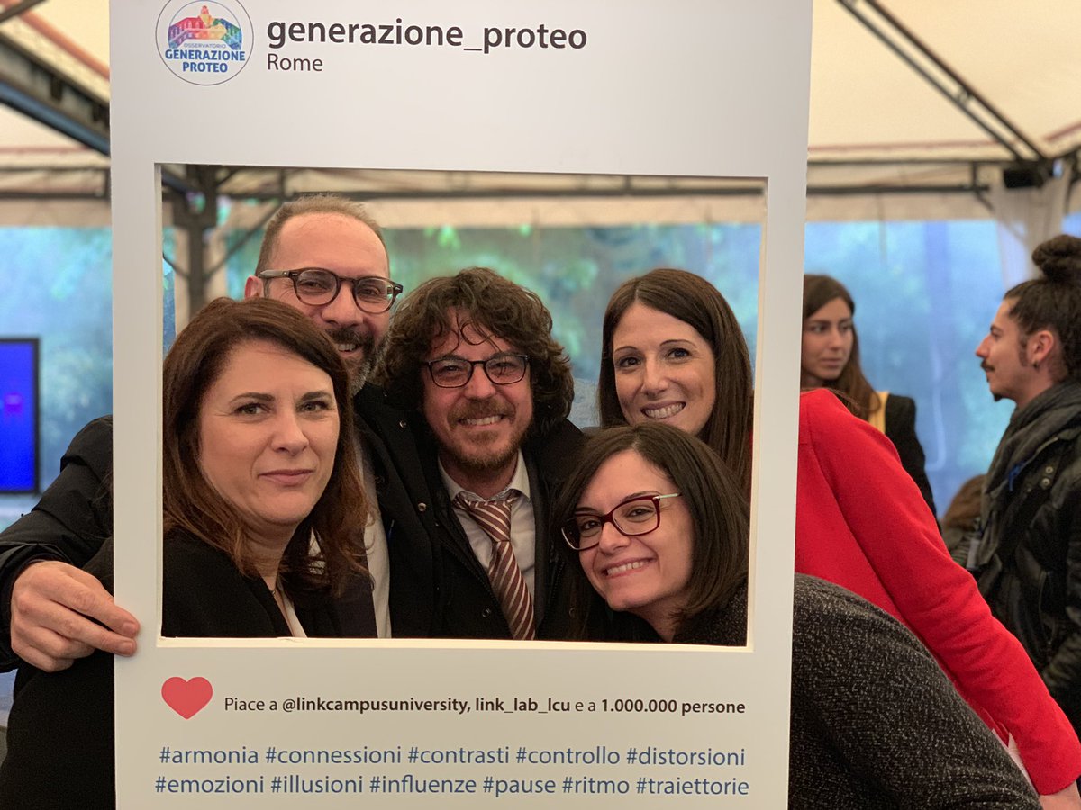 LinkLab_LCU's tweet photo. SMART AWARDS 2019 🏆

Durante il Gran Galà 2019 alla @LinkCampus, il Laboratorio di Ricerca Sociale Link LAB, diretto dal prof. @nicolaferrigni, è stato premiato per le sue attività di ricerca.
Tra tutte il fiore all’occhiello: l’#OsservatorioGenerazioneProteo. 🎉 https://t.co/DLmepIAGy6
