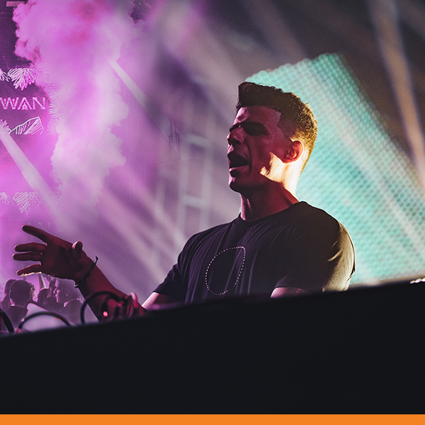 gabaritoeforma's tweet photo. Suck it up with a smile
You’re never gonna know how it feels till you try 💥😎

#GabaritoEForma #Formatura #Kalango #Eventos #FestadeGala #ColacaodeGrau #ReinventandoFormaturas #RJ #Festa https://t.co/jiuJNYxspc