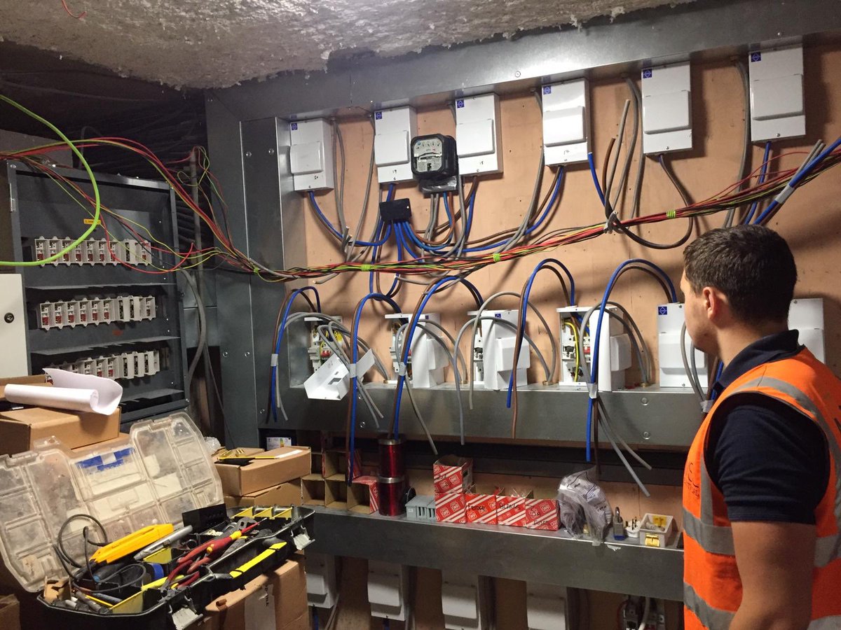 MSL_Electrical's tweet photo. MSL Apprentice Alex is connecting the temporary supply this morning for the 2nd floor flats at our project in Hampstead Heath.

Get in touch with us for all your Electrical needs; ⚡️💡 

📞Call 07851 541858
🖱Email info@mslbuild.co.uk
💻 https://t.co/Zh3vkSv4DY https://t.co/Vpd0RbuuPL