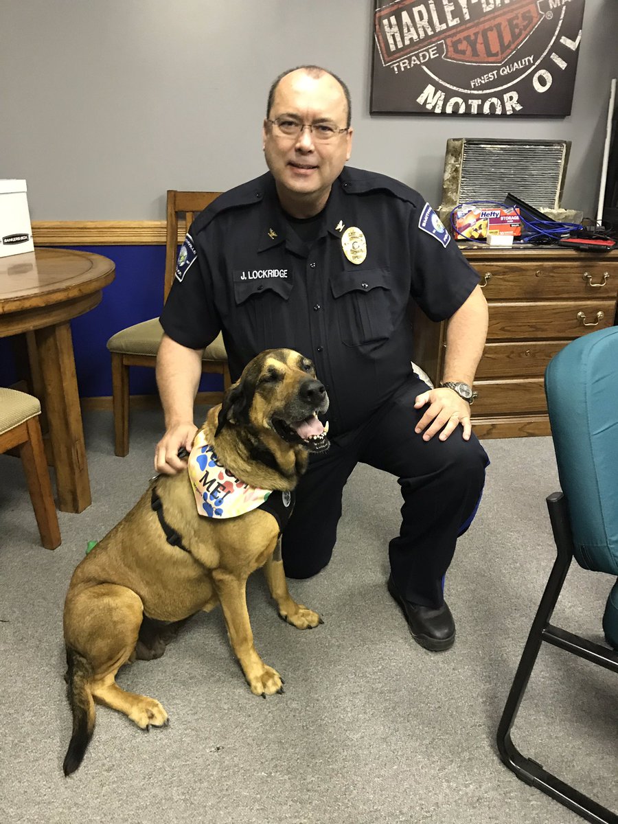 SmithvilleMOPD's tweet photo. Joyce is all checked in with Chief and ready for her Pawtrol ride along!! #puppiesandthepopo https://t.co/D9RRa4xLTj