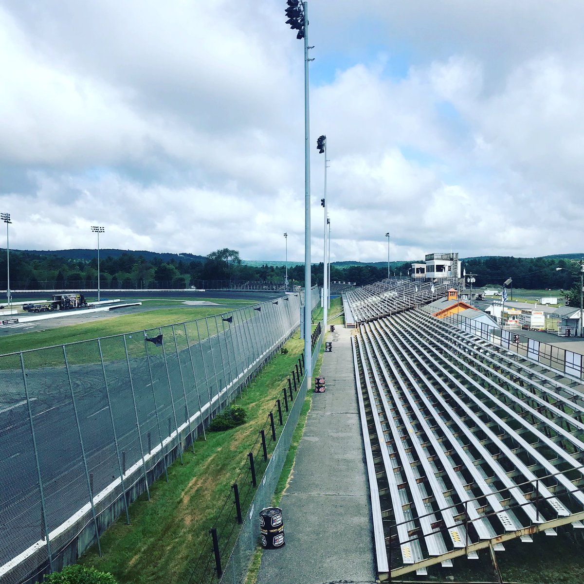 StaffordSpeedwy's tweet photo. Had to update our race day 📸 because the ☀️ is out!
.
Race day🥁
Bud Light Open 80 tonight 🍻
Racing starts at 7:00pm ⏰
#StaffordSpeedway #BudLightOpen #Mods #MyTrackMyRoots https://t.co/5jVscbO0nd