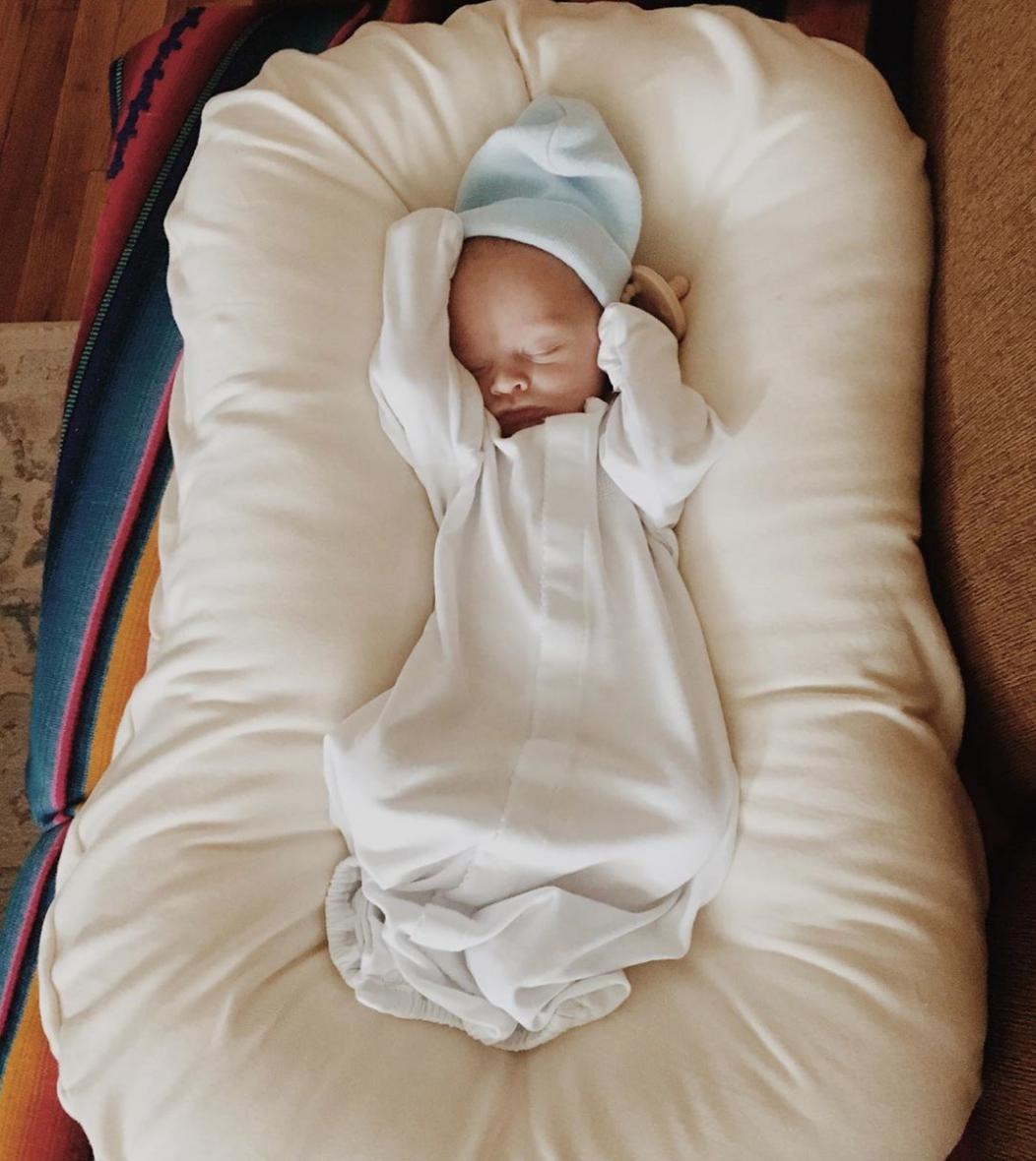 Fresh from heaven👼🏼 The newborn life can be exhausting but baby Lincoln makes it look so sweet💙 Thank you @angel_bythe_sea_realtor for sharing your #kissykissybaby!