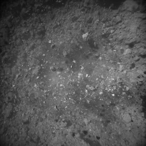 CNES's tweet photo. Hayabusa2 visait un point proche du cratère créé en avril afin d'obtenir des échantillons sous la surface. Ces images ont été prises par la caméra ONC-W1 juste après le contact (à gauche) et 2 min après, lors de la remontée (à droite)
📸 JAXA, University of Tokyo &amp; collaborators https://t.co/qxeOSuAN6i