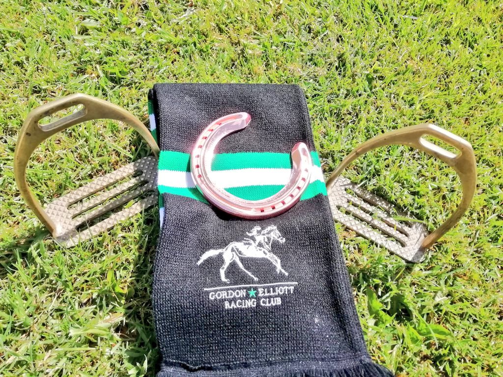 desertdove7's tweet photo. @deanwalker73 @alexhutter91 #GoodLuck 🏇#Saferound #SmilingEliza &amp; #DavyRussell #Corkracecourse🏇#GordonElliottRC https://t.co/Nj3AIJri1t