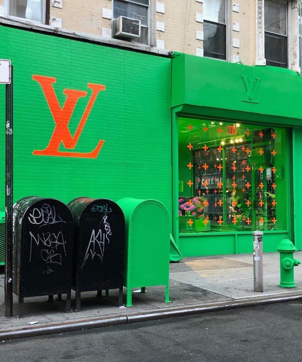 Drops LOUIS VUITTON on X: Louis Vuitton men's pop up store downtown New  York City by @virgilabloh More pictures below  / X