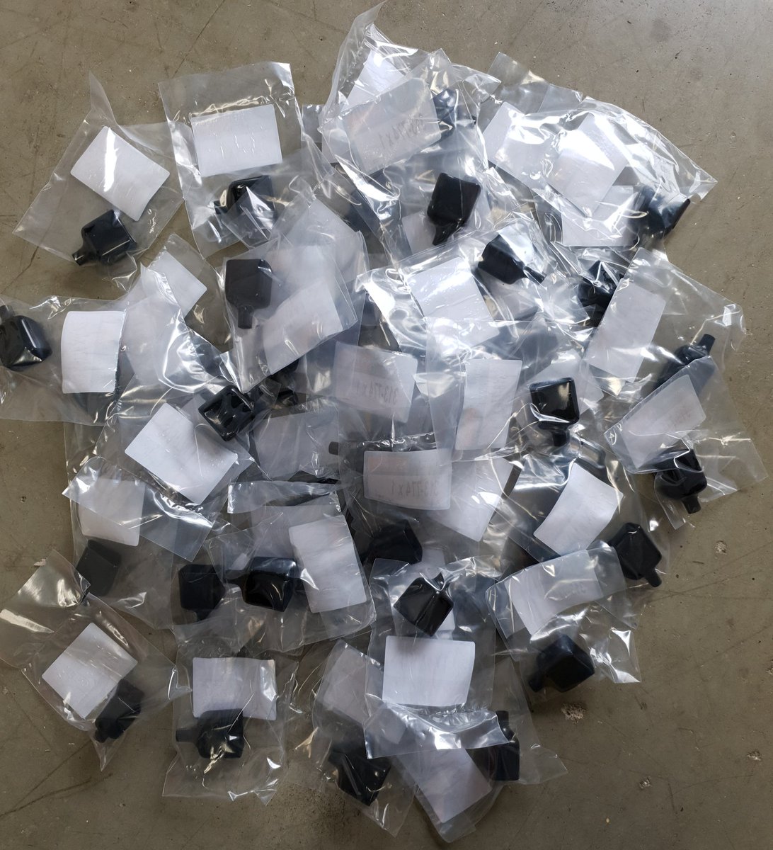Marc_Lawrence28's tweet photo. I don't understand why when a company only sells something in quantities of 10, they feel the need to bag each item individually. Surely one bag or a little cardboard box would suffice! #reduce #plasticwaste #WarOnPlastic #ajhcables https://t.co/hDyRo4NP9D