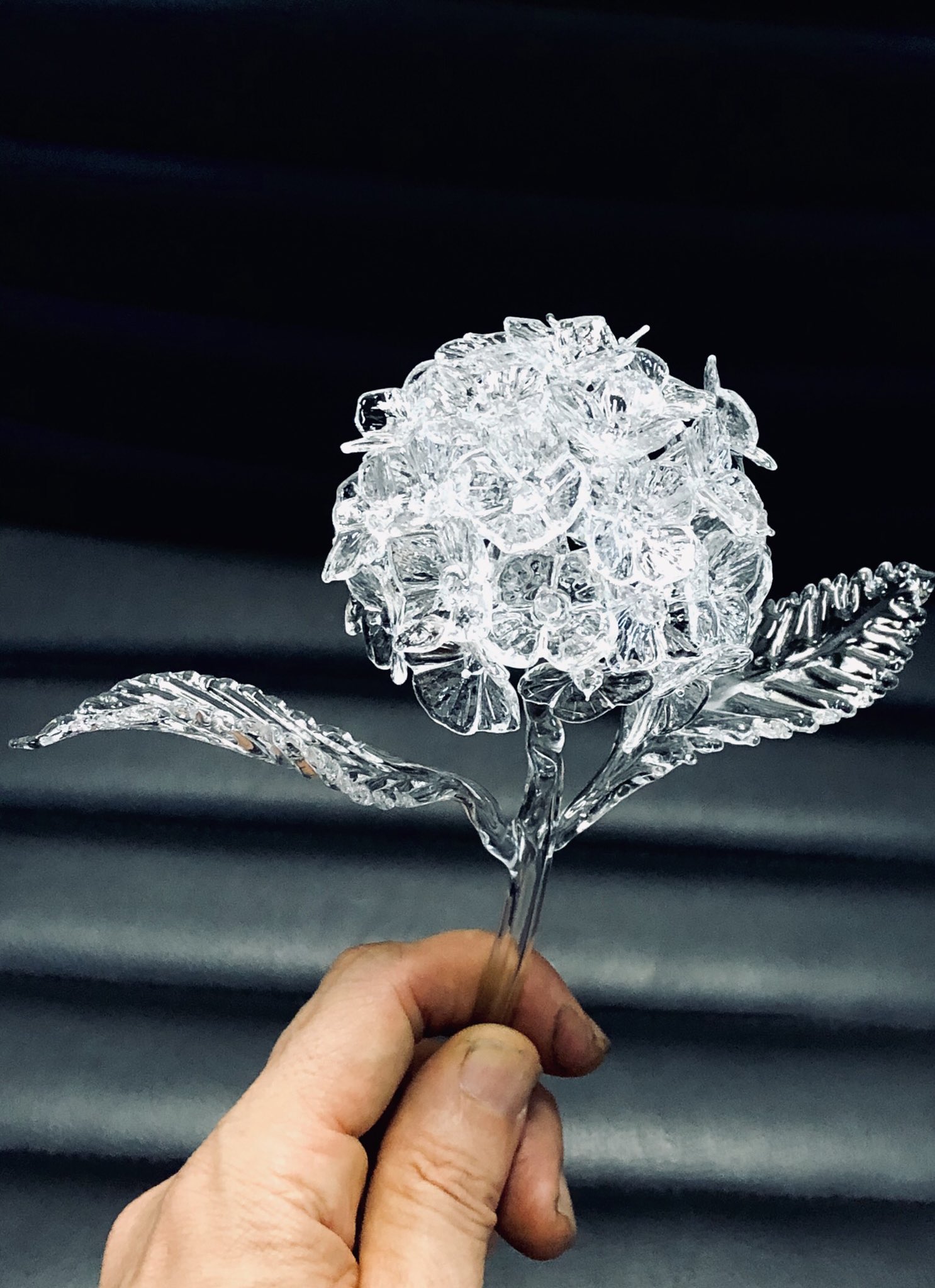 Utsusemi Glass Sculpture 梅雨の花 紫陽花を作るよ ちびっこい花はとりあえず完成 アジサイ の葉が思いのほか手こずって組み立てが大変だったけど 引き続き大きい方も仕上げに あじさい 紫陽花 ランプワーク Borosilicate ガラス細工 花