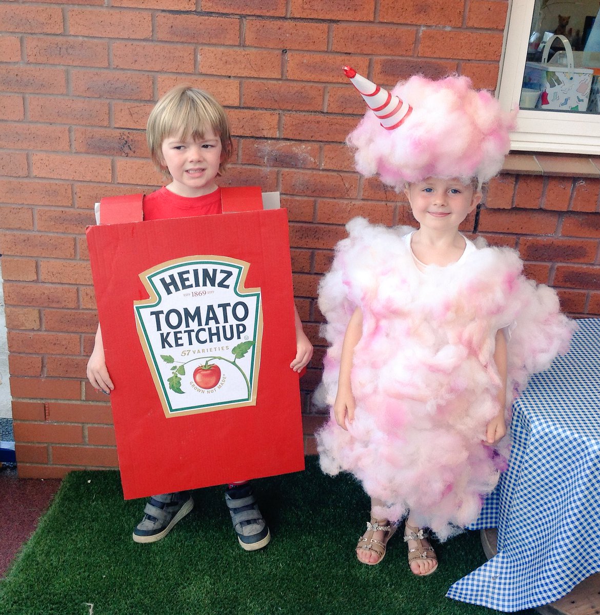 RDA_LPS's tweet photo. Great outfits for carnival! #LPSeyfs https://t.co/JvZiUHqnkj