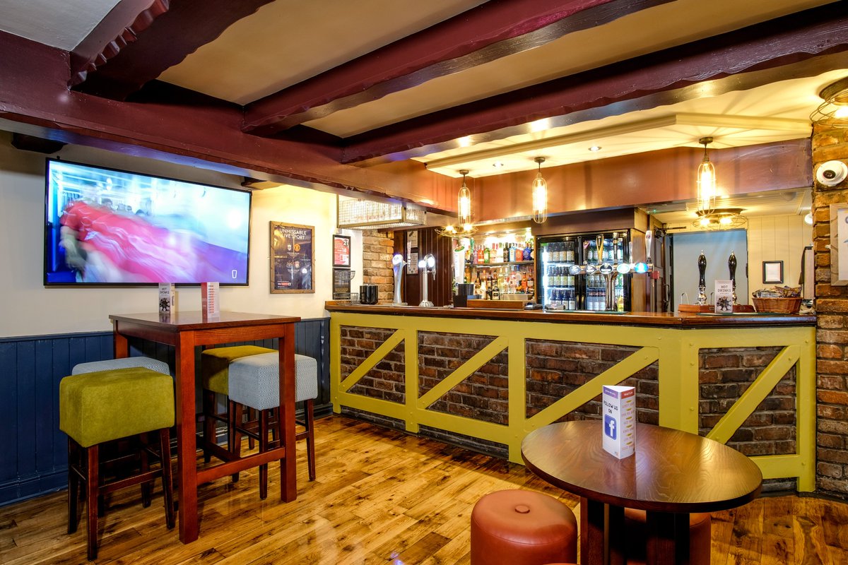 A #CountryPub brought back to life! <a href="/MillsonUK/">Millson Group</a>  installed colour, atmosphere and warmth back into The Farmers Arms in Swinton for <a href="/punchpubs/">Punch</a>. A limited budget does not limit our design! #bardesign #pubdesign #interiordesign #farmersarms #swinton #manchester