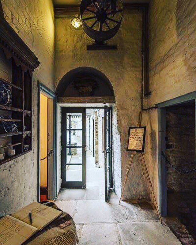 Have you been through these doors into the courtyard?? #Doors #courtyard #garden #pieshop #cafe #witney #lunch #coffee #museum #visitwitney