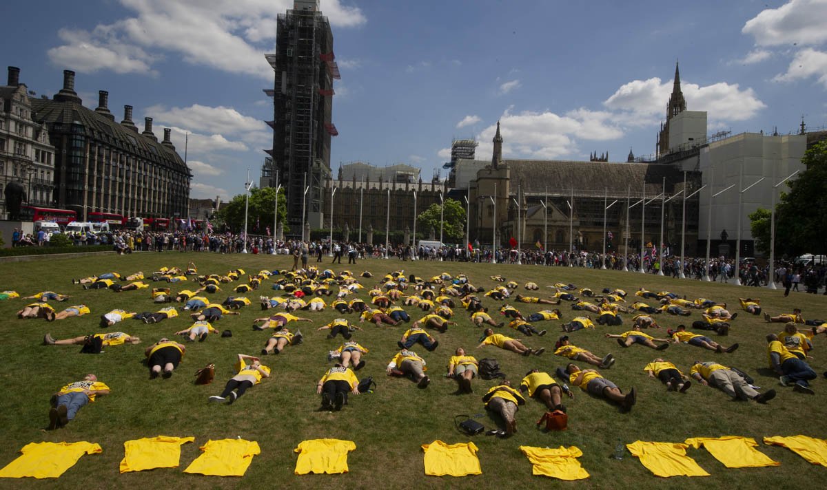Daily_Express's tweet photo. #cysticfibrosis Yellow demo to make MPs’ listen to sufferers’ plight
https://t.co/9X6FAzRtOO https://t.co/jvzVUucJ7Q