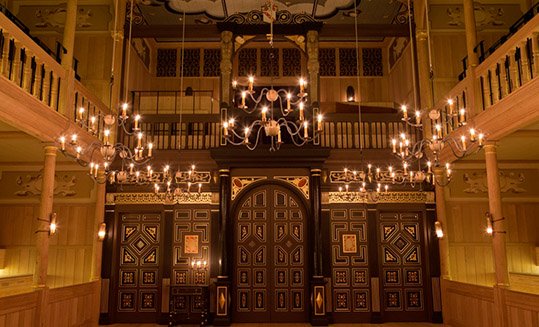 The_Globe's tweet photo. Ahem, your attention please.  
 
You might want to get your diary and a pen, or yes, your electronic calendar, for we are here to announce the 2019/20 Sam Wanamaker Playhouse season.  
#PlayByCandlelight 🕯

(📸: Pete Le May) https://t.co/rUgiS5LnKd