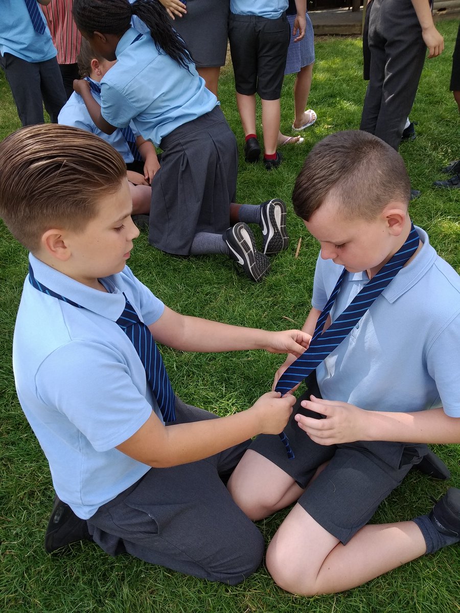 RoydonPrimary's tweet photo. Year 5 have been given their Year 6 ties and have been learning to tie them with Mr Clark #rolemodels #owlclass https://t.co/CS8D3lzfnZ