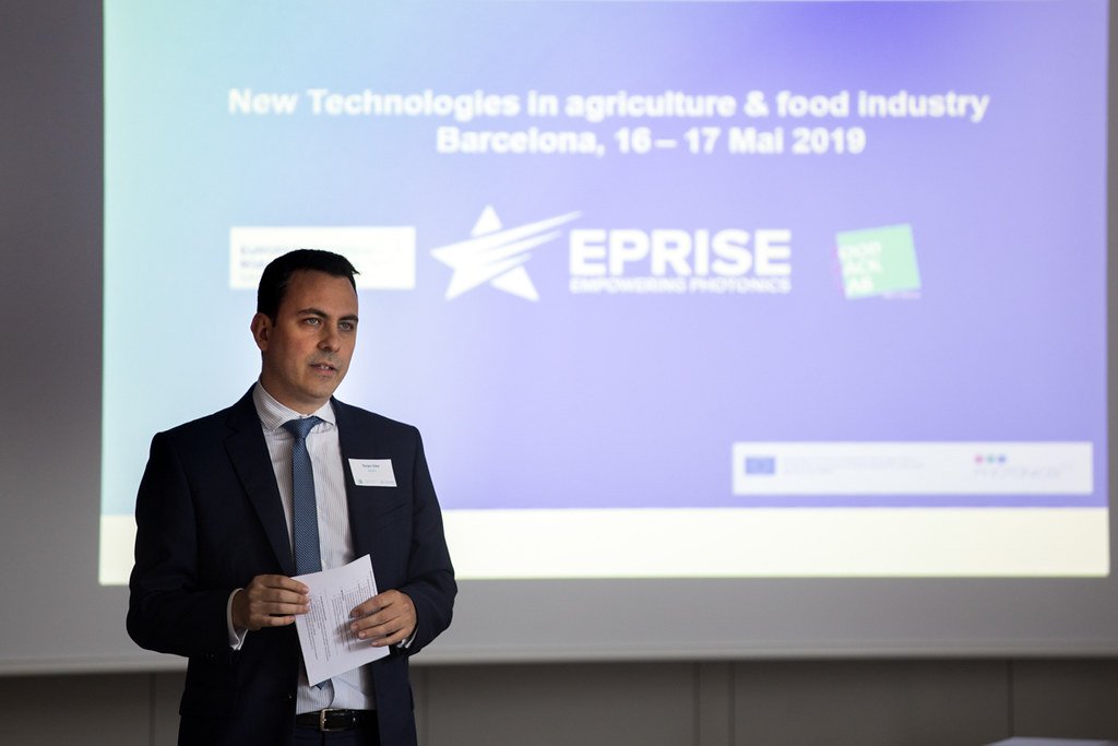 EPRISE_EU's tweet photo. Discover the talks from market and photonics experts at the #PhotonicsRoadshows. View the European Photonics Roadshow YouTube Channel to view talks on #medtech #pharma #agritech and #food: https://t.co/79V22suaCJ
#photonics21 #expertvideo #experttalk https://t.co/hPlrtE3SYz