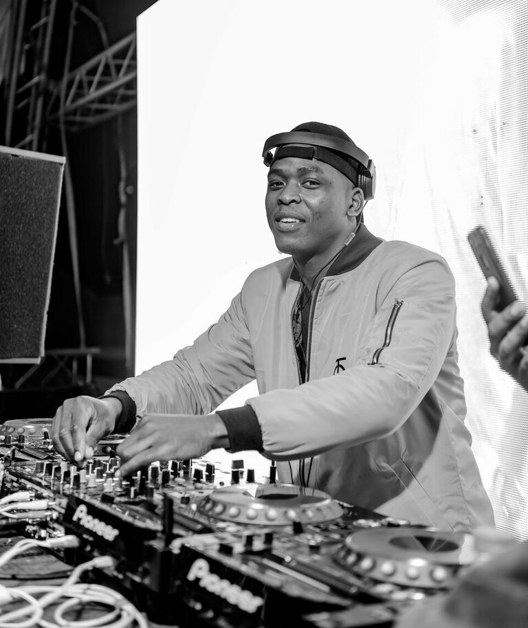 djtouchofsoul's tweet photo. Work hard but always rememeber to have fun while you at it..
#TOSmerch #TOSFriday #InternationalDJ https://t.co/bCpLWh2CvF