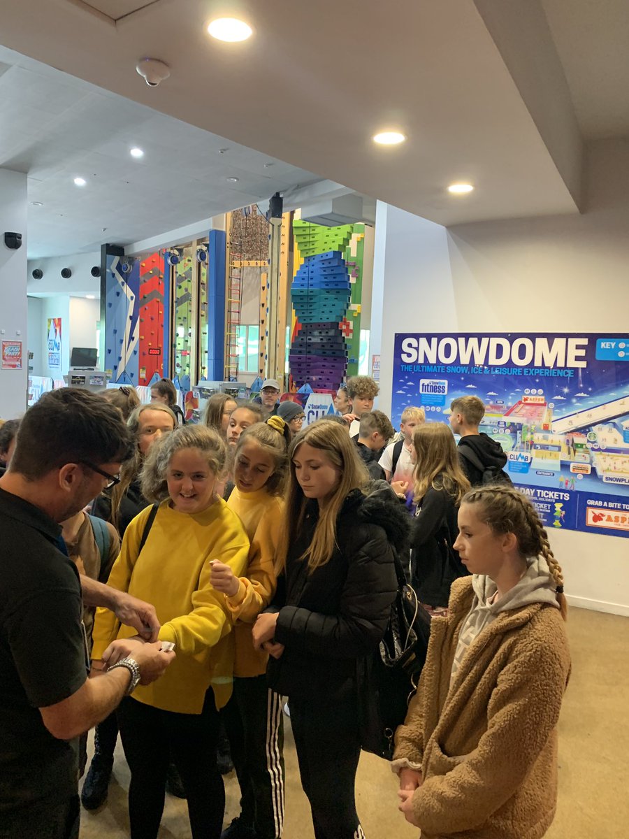Arrived safely at the snow dome. There’s a few tired faces now 😆😴 leeeeeeeets go ice skating ⛸ #iscaaltontowers2019 #IscaEnrichmentWeek2019