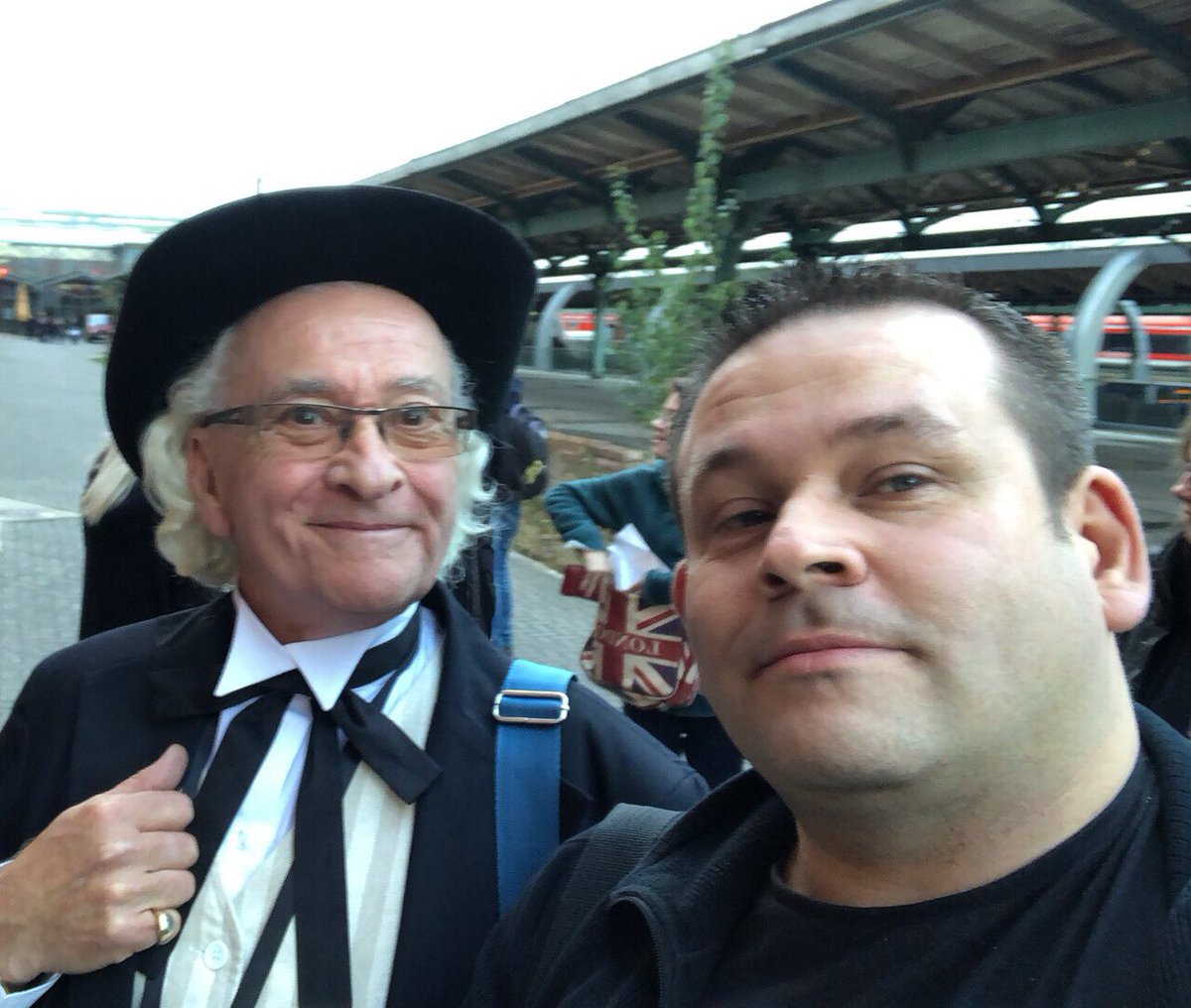 TheBeefhead's tweet photo. Some people know him as the first doctor,some people know him as #Beefdad but to me... heβs just dad
Happy 71st Birthday @GeoffkKeep πΎβ€οΈππππ
Genetically you can blame him for 50% of meππ
#DoctorWho https://t.co/Hvn9zG2o4O