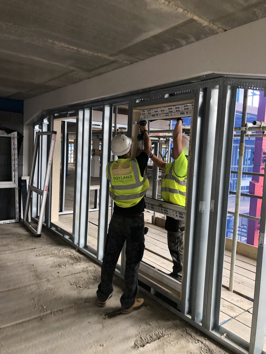 CalumWModplan's tweet photo. Fantastic to be able to see first hand our windows being fitted yesterday in a new development in Reading. @ConsortWindows @VEKA_plc #smoothgrey #fullyreversible #Reading https://t.co/jO0imot7eO