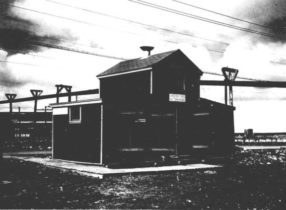 U.S. hydrogen shelter at #Gander during #WWII, used to service #WeatherBalloons carrying #rawinsonde instruments for measuring air temp, humidity, & pressure. Radio-direction finding equipment tracked the sonde's radar reflector to determine wind speed & direction. #WW2