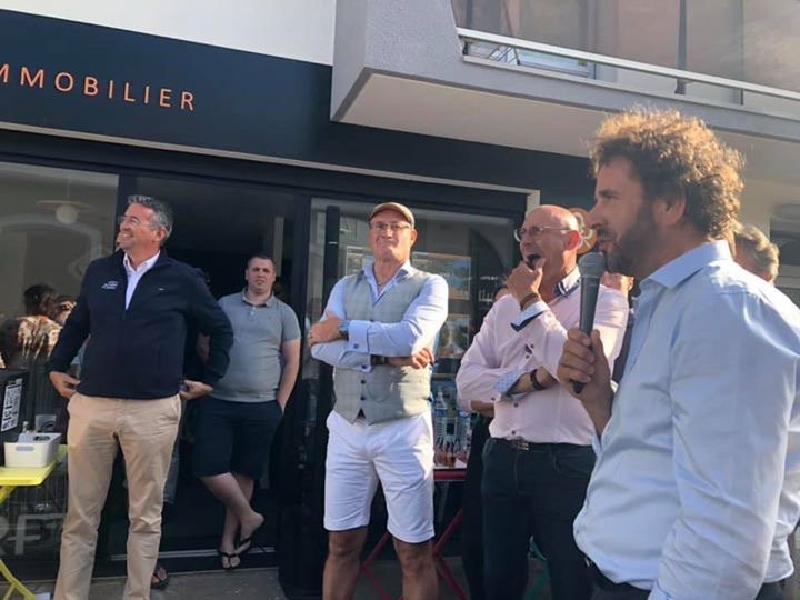 DuretImmobilier's tweet image. [ INAUGURATION ]
Hier avait lieu l’inauguration de la nouvelle agence immobilière #Duret aux Sables d’Olonne en présence de @YannickMOREAU , Président de la Communauté d’agglomération des Sables d’Olonne. 
#AgencesDuret #LaBelleVie 🌊😄☀️
