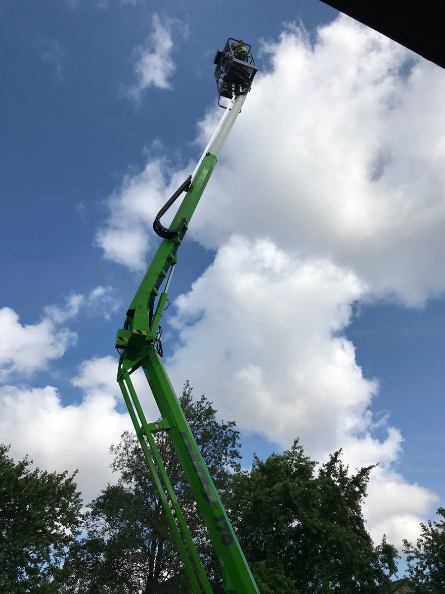 FutureMastics's tweet photo. Reaching new heights, it’s Friday and IPAF training day for Future’s operatives at our offices in Portishead. #Cherrypicker #trailermounted #ipaftrained #masticman https://t.co/w5Qc2d2l0P