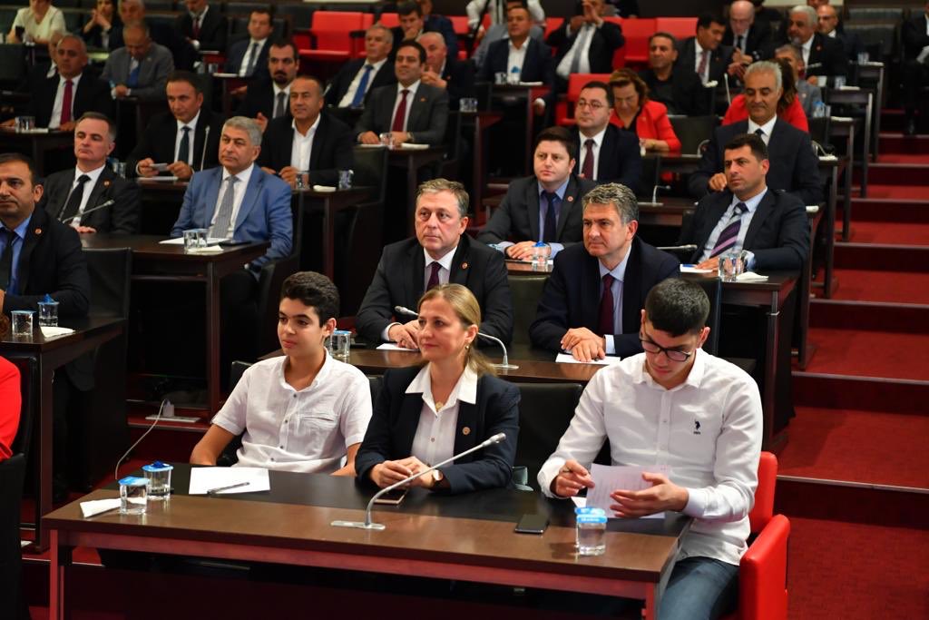 ekrem_imamoglu's tweet photo. Cumhuriyet Halk Partisi Genel Merkezi’ni ziyaret ettik. Yaşadığımız demokrasi mücadelesinde önemli katkısı olan Genel Başkanımız Sayın Kemal Kılıçdaroğlu’na, parti yöneticilerimize ve üyelerimize içten teşekkürler. https://t.co/t79rhlwclO