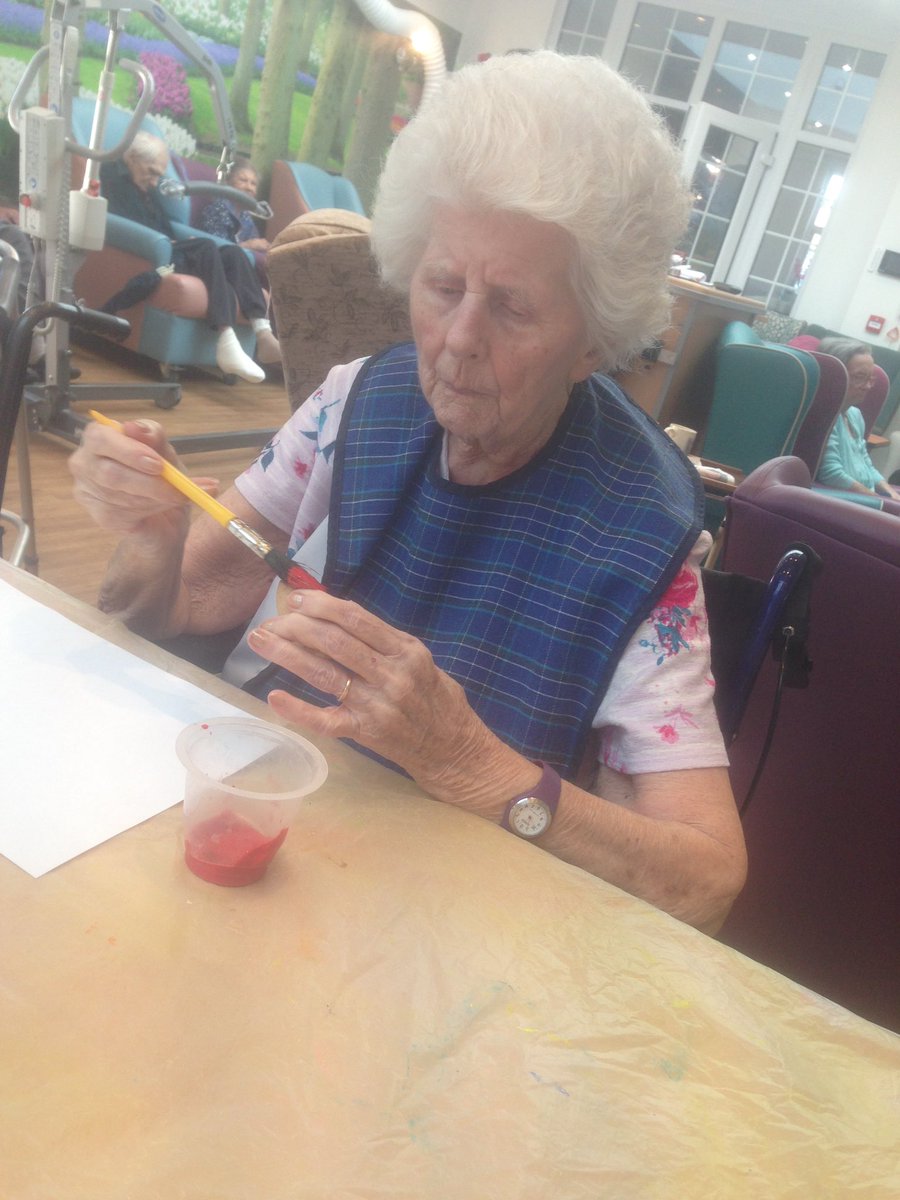 RowallanHouse's tweet photo. Having a lovely time @RowallanHouse getting #creative #potato #printing @NAPAlivinglife @carehome_co_uk @DementiaFriends #activeminds #artincare #creativeminds #wherecaringcomesfirst https://t.co/19bMV9ERV6