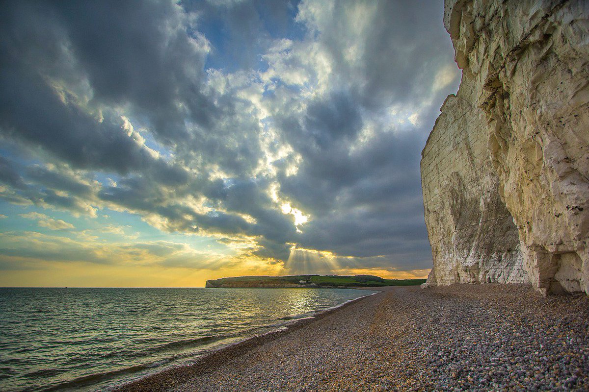 MeaninginNature's tweet photo. "To stand at the edge of the sea,
to sense the ebb and flow of the tides....." (Rachel Carson)

Just to #experience the #wonder and #awe of the #naturalworld - engaging all the #senses, #being and #connecting with #nature. 
#bluemind #water #oceans #waterismedicine #bluescription https://t.co/blX8NYKbtC