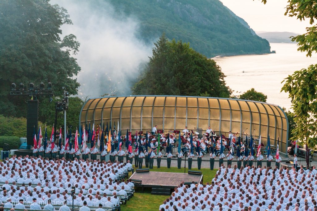 mrmmullaney's tweet photo. Love trying to get creative captures of fireworks. July 7, 2019  West Point Military Academ. https://t.co/M1ycCpDtEa